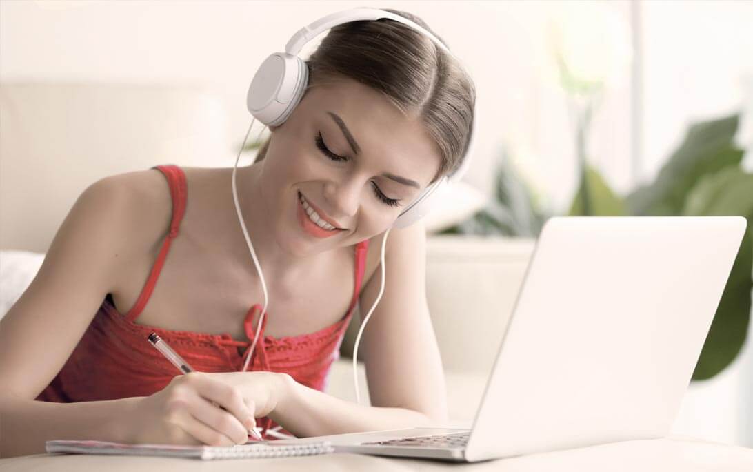 Person doing an online training course
